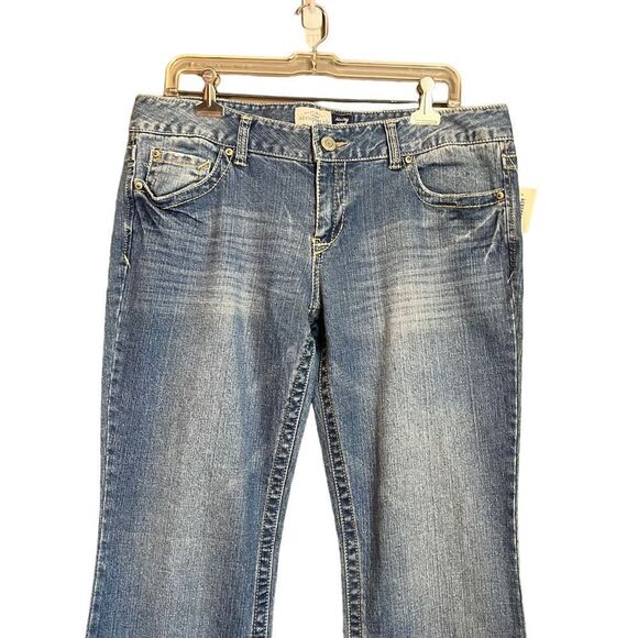 NWT! Aeropostale Hailey slim flare jeans - Picture 2 of 10